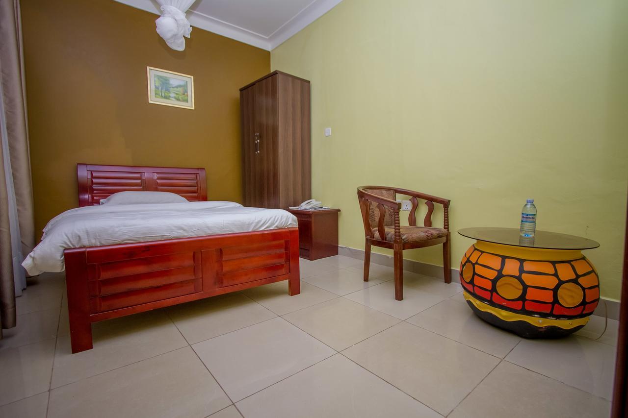 Tuzza Hotel Bushenyi Zewnętrze zdjęcie